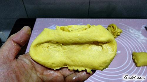 【金灿灿全麦南瓜花卷】