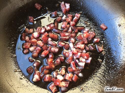 【腊肠虾仁什锦炒饭】