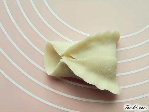 【茴香馅蝴蝶花式蒸饺】