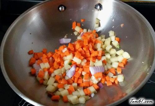 【花样鸡肉咖喱饭】