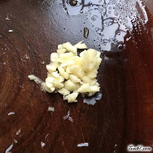 【绿豆芽老友粉】