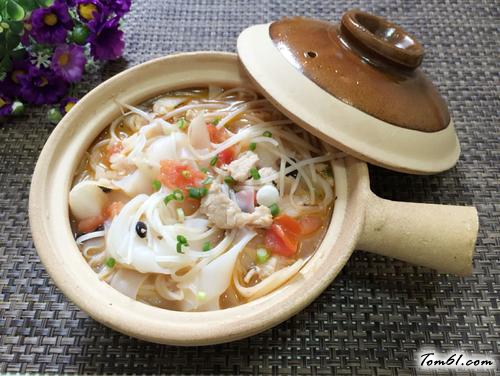 【绿豆芽老友粉】