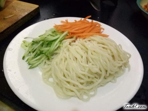 【腊肠肉酱面】