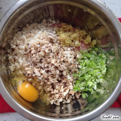 【双菇鲜肉黄金饺】