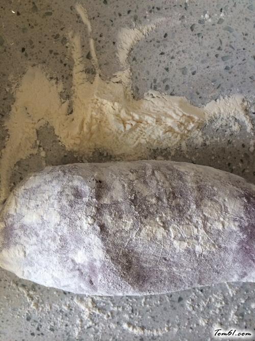 【黑米发面馒头】