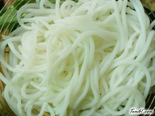 【胡萝卜青菜鸡蛋炒粉】