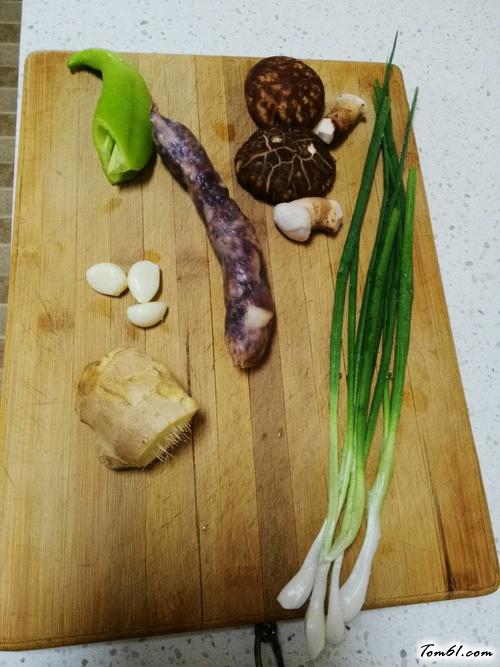 【四川腊肠香菇焖饭】