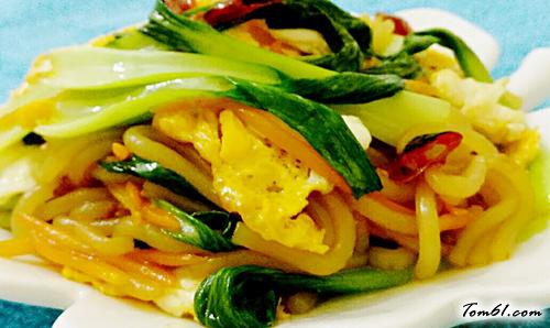 【胡萝卜青菜鸡蛋炒粉】