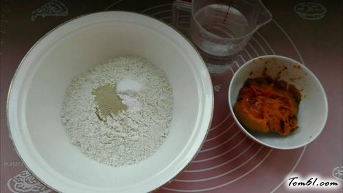 【金灿灿全麦南瓜花卷】