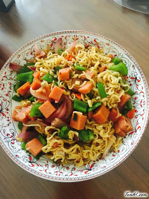 【午餐肉炒方便面】