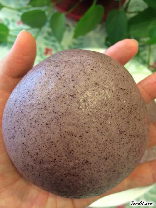 【黑米发面馒头】