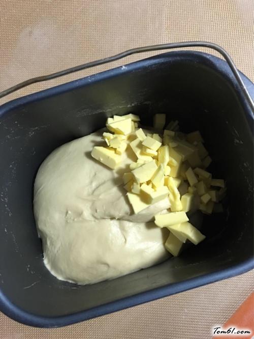 【面包机版黑芝麻牛奶吐司】