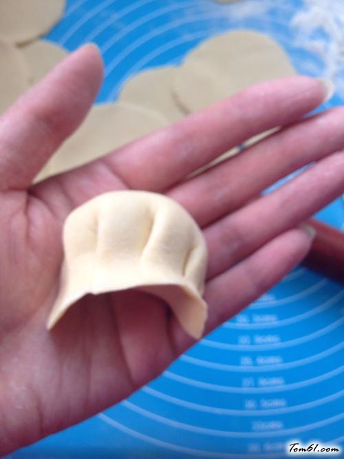 【双菇鲜肉黄金饺】