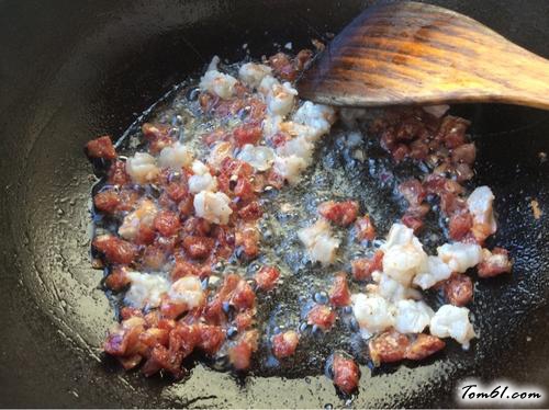 【腊肠虾仁什锦炒饭】