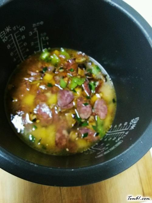 【四川腊肠香菇焖饭】