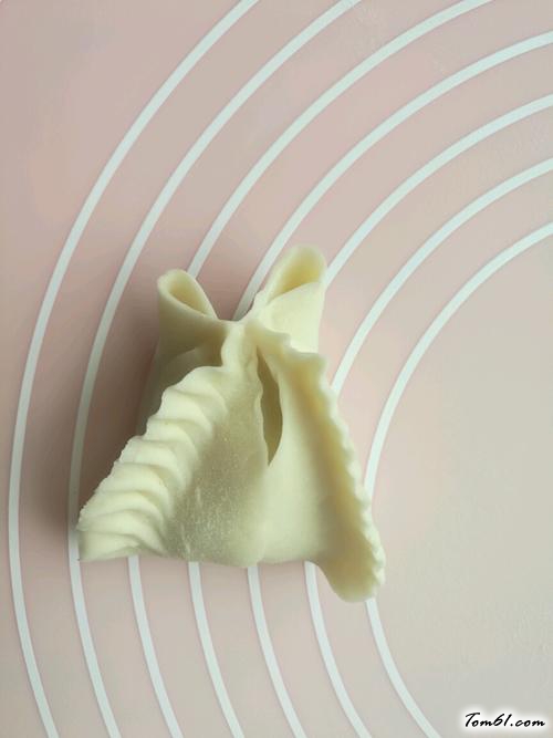 【茴香馅蝴蝶花式蒸饺】