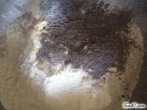 【黑米发面馒头】