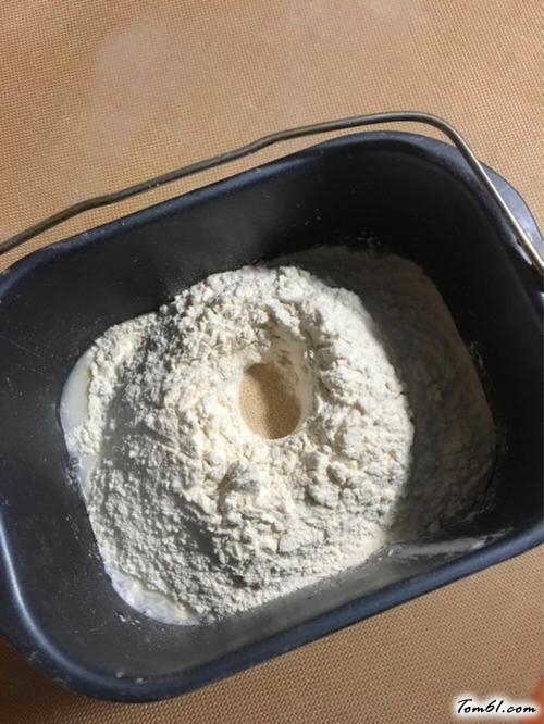 【面包机版黑芝麻牛奶吐司】