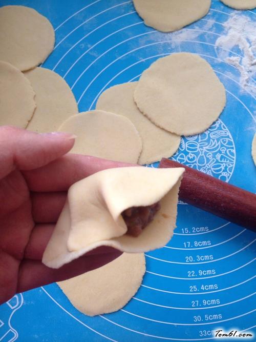 【双菇鲜肉黄金饺】