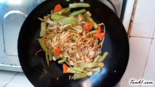 【丝瓜豆腐皮鸡蛋面】