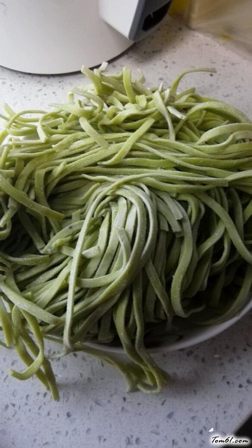 【鸡蛋西红柿菠菜汤面】