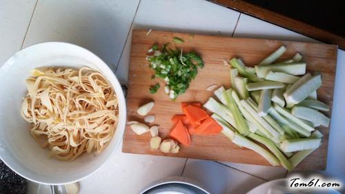 【丝瓜豆腐皮鸡蛋面】