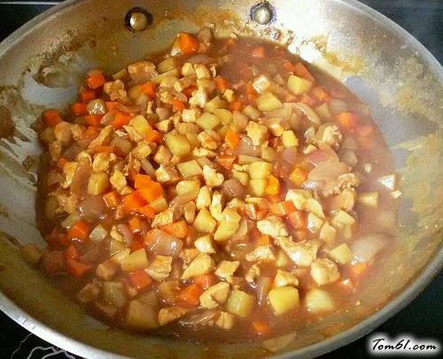 【花样鸡肉咖喱饭】
