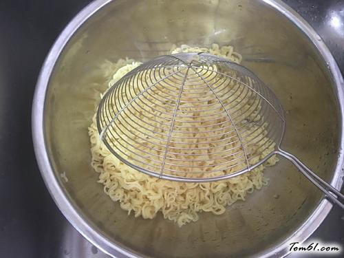 【午餐肉炒方便面】