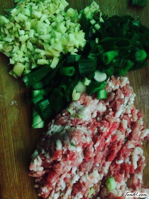 【羊肉香椿水饺】