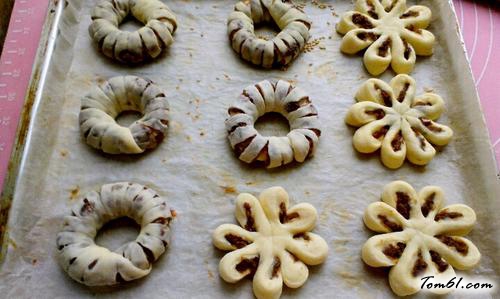 【豆沙小面包】