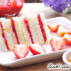 自制草莓酱三明治的做法