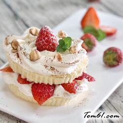 草莓裸蛋糕（10分钟懒人版）的做法