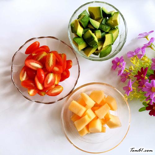 【圣女果牛油果沙律】