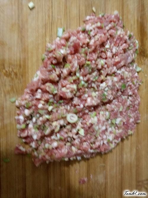 【萝卜馅肉饼】