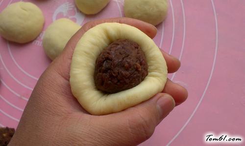 【豆沙小面包】