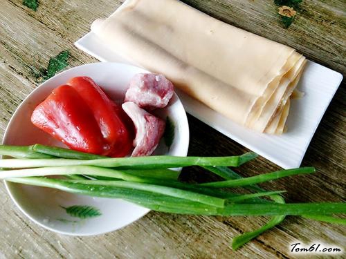 【彩椒肉丝千张卷】