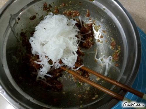 【萝卜馅肉饼】