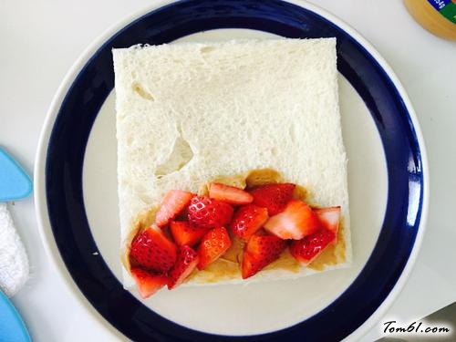 【草莓吐司卷】