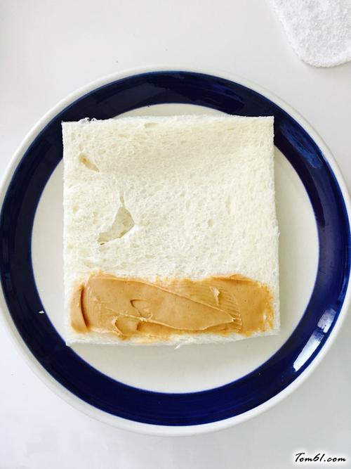 【草莓吐司卷】