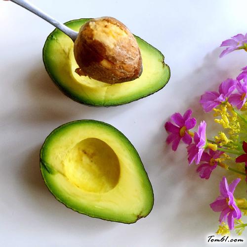 【圣女果牛油果沙律】