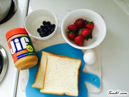 【草莓吐司卷】