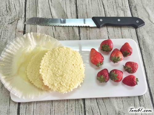 【草莓裸蛋糕（10分钟懒人版）】
