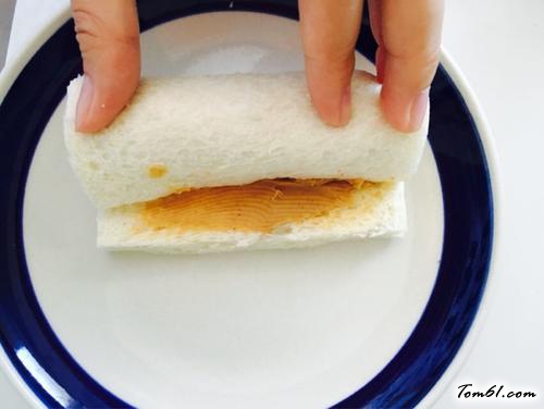 【草莓吐司卷】