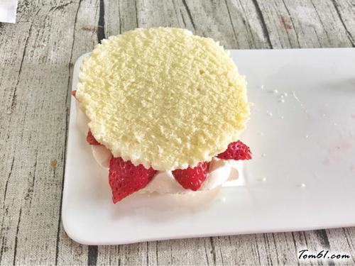 【草莓裸蛋糕（10分钟懒人版）】