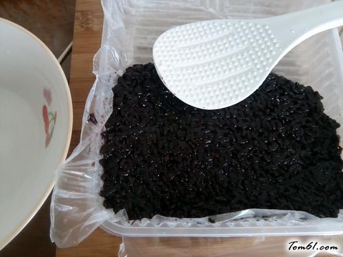 【黑米点心】