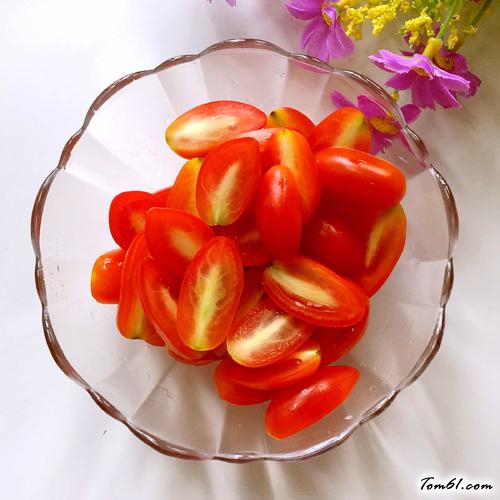 【圣女果牛油果沙律】