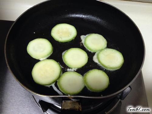 【香煎西葫芦饼】