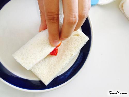 【草莓吐司卷】