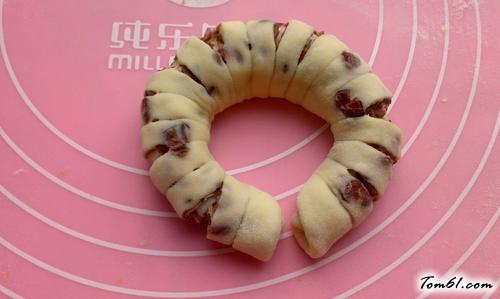 【豆沙小面包】