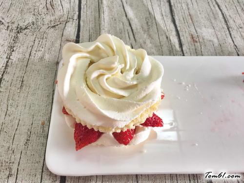 【草莓裸蛋糕（10分钟懒人版）】